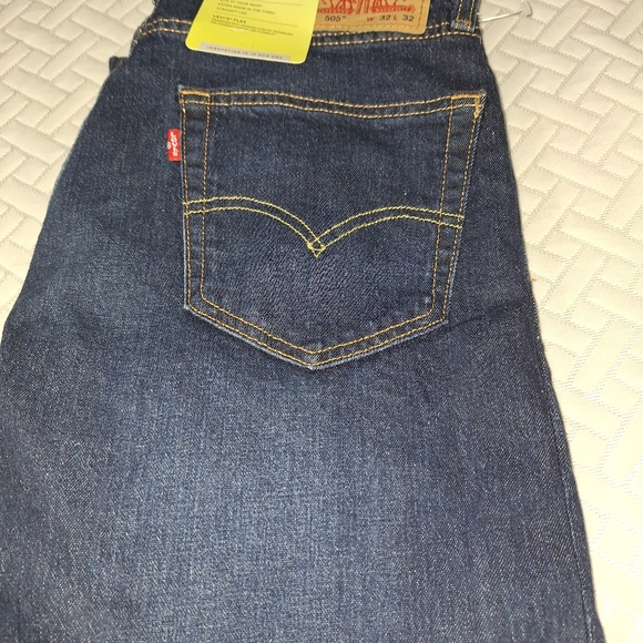 Levi's - Picture 2 of 6